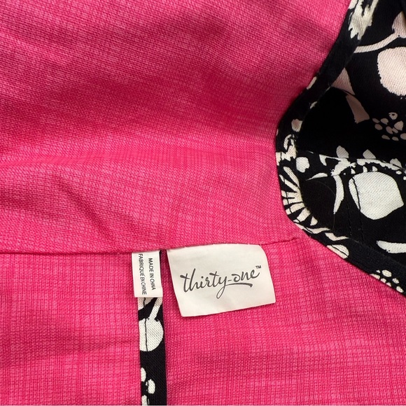 NWOT Thirty-One Vibrant Pink Tote/ Black Floral Crossbody Hobo REVERSIBLE Bag - Picture 5 of 11